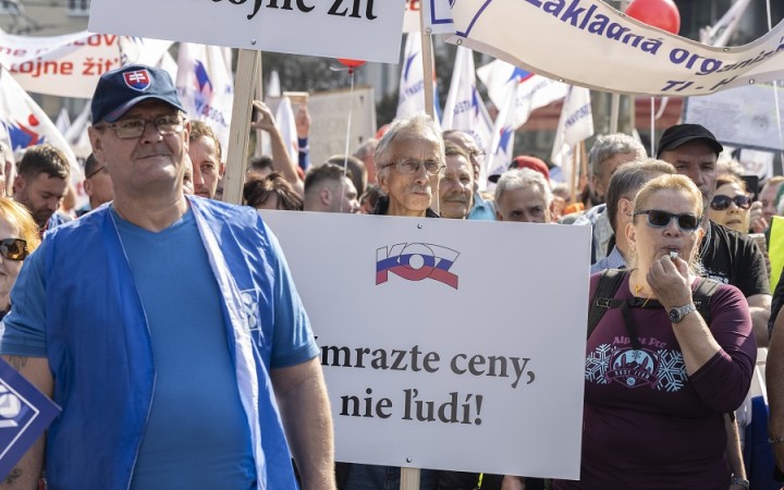 Riešením nie je len pomoc s cenami, ale aj motivácia k šetreniu
