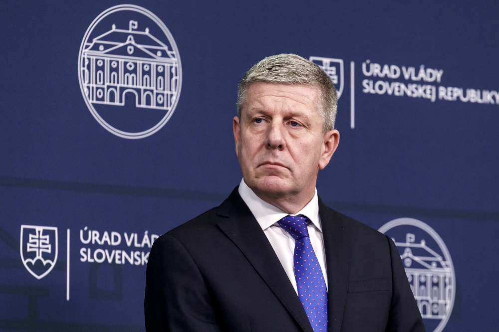 Ako Lengvarského ministerstvo vyradilo štát z hry o desiatky miliónov eur