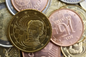 Chorvátsko vstupuje do eurozóny, na minciach bude mať hlaholiku, Teslu a kunu