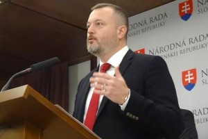 Musia na ústavnom súde sedieť iba liberáli alebo Fico?