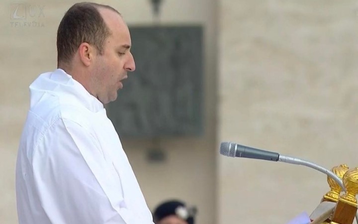 Mohli by ho spievať aj operné hviezdy, ale liturgia nemá byť o celebritách