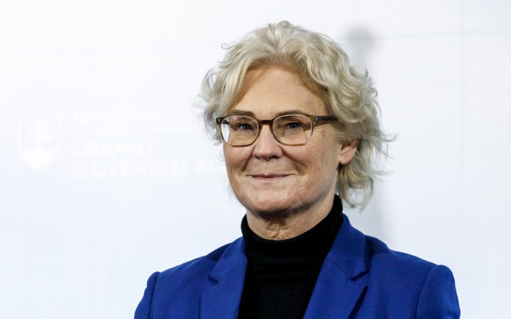 Nemecká ministerka obrany Lambrechtová požiadala o uvoľnenie z funkcie
