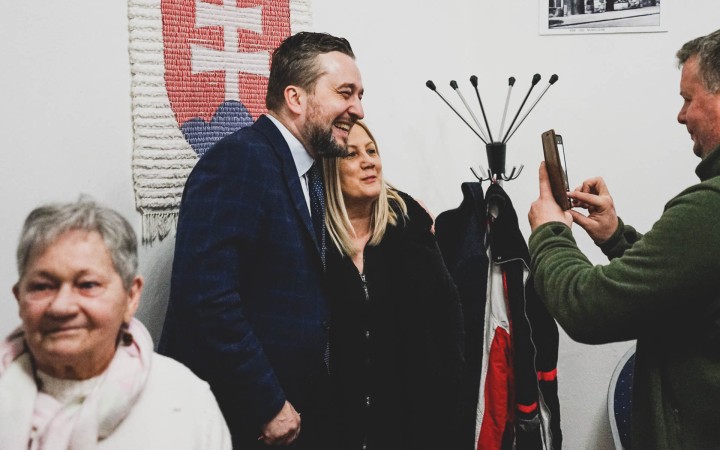 Blaha oslovuje súdružky, niektorí voliči si myslia, že v sobotu idú voliť Fica