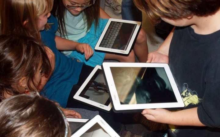 Naozaj pomôžu žiakom získať kvalitné vzdelanie práve tablety?