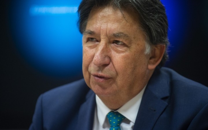 Je to ťažké, keď médiá a politici udeľujú rozhrešenie aj zatratenie