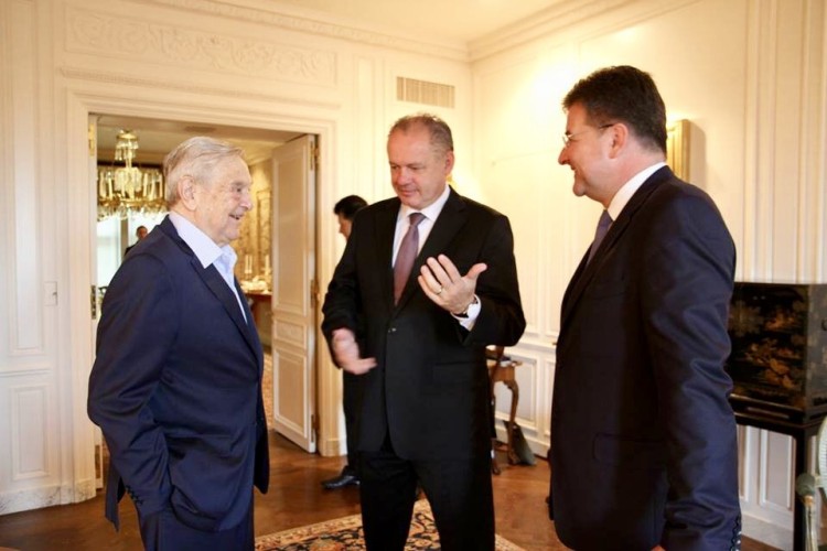 Na prezidenta môže kandidovať Kiska a nie Lajčák