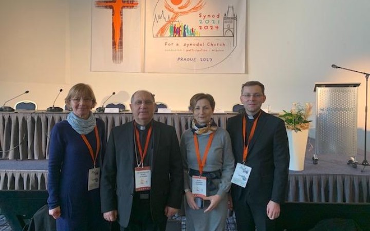 Na kontinentálne synodálnom stretnutí v Prahe zastupuje Konferenciu biskupov Slo