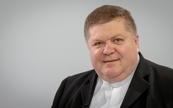 Dáva nám osobitnú silu, aby sme odvážne vyznávali Krista a nehanbili sa za kríž