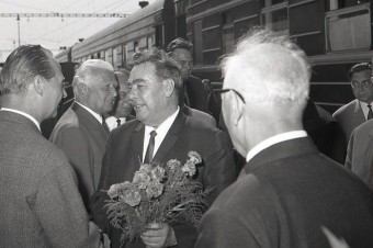 Dubček sa sklonil pred Brežnevom, ani poriadne nezačal