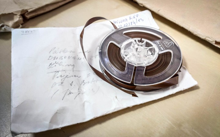 Ústav pamäti národa pátra po pôvode záhadnej magnetofónovej pásky z roku 1983