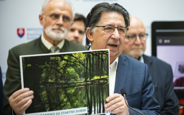 Budaj ho chce ešte tento rok, dotknutí poľnohospodári sa boja o živobytie