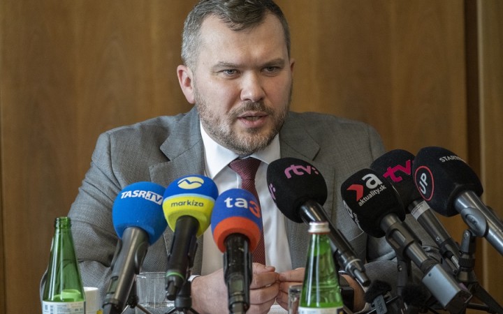 Nepáči sa konzervatívcom ani LGBT zoskupeniu. Čelí aj mnohým odborným námietkam