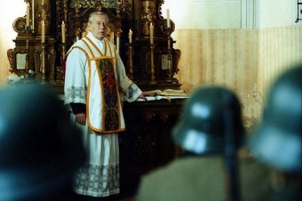 Pozície oboch strán k vojne opísal už František Švantner v novele Kňaz