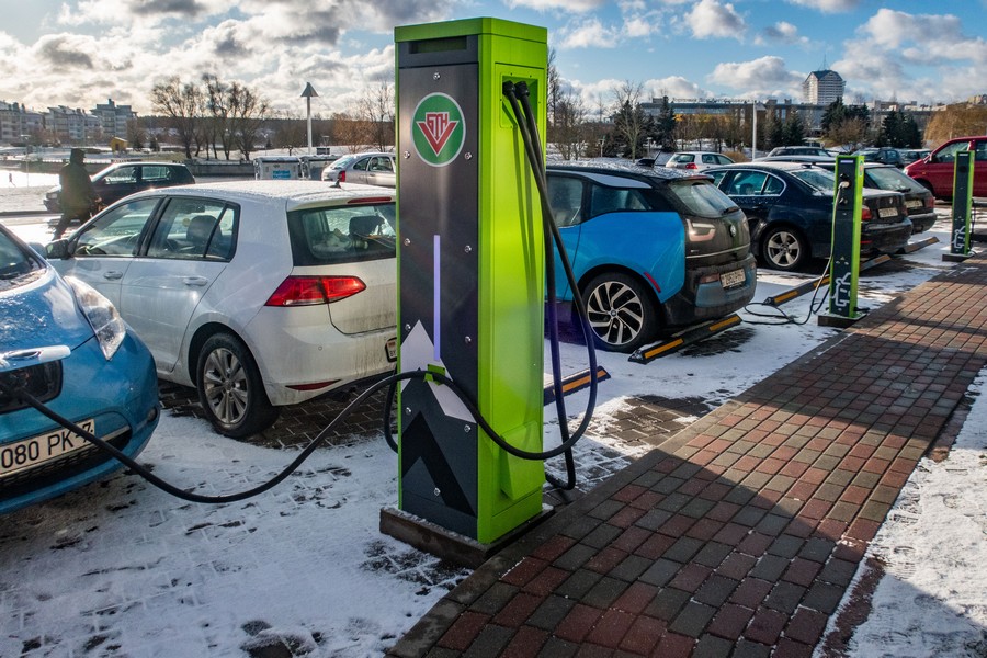 Chceme elektroaut&aacute;? Fajn, ale netv&aacute;rme sa, že s&uacute; revolučne ekologickej&scaron;ie