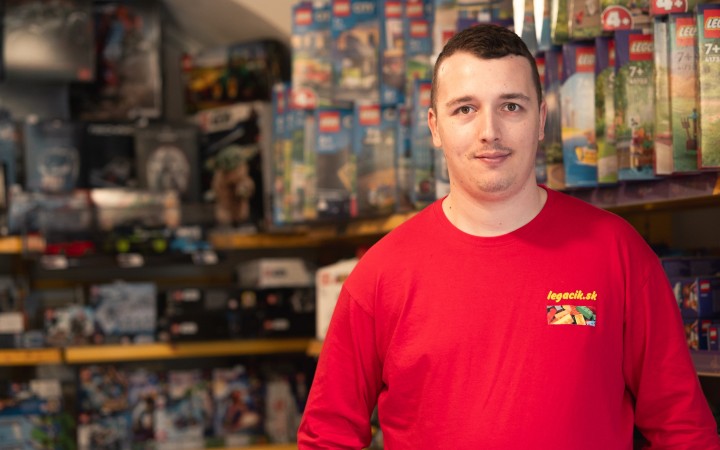 Zažil šikanovanie aj úspech. Deti na bežnej škole ho neprijali, pretože bol iný