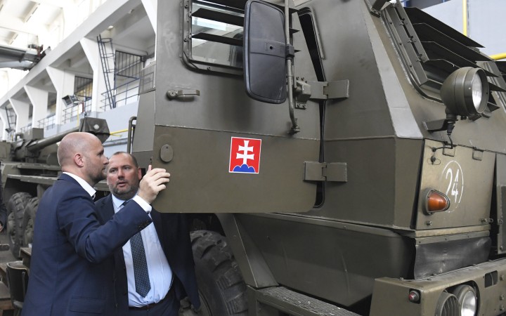 „Ani náboj Ukrajine,“ vyhlasuje Fico. No vojna je šanca pre naše zbrojárstvo