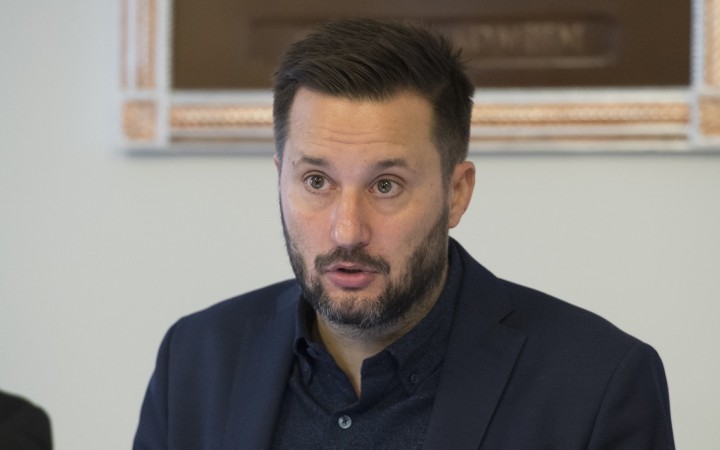 Vallo plánuje spustiť novú petíciu za zákaz hazardu