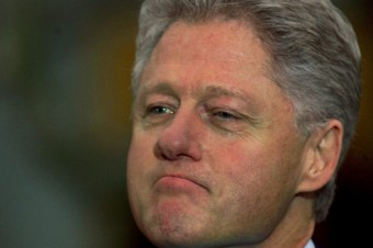 Bill Clinton si vyčíta, že presviedčal Kyjev, aby sa vzdal jadrových zbraní