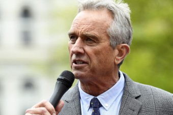 O post amerického prezidenta zabojuje aj Robert F. Kennedy mladší