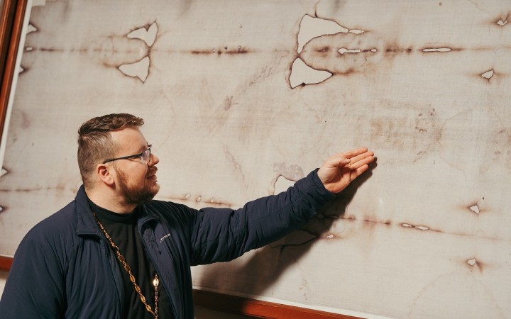 Kópia plachty, v ktorej bolo Ježišovo telo, je už dvadsať rokov aj na Slovensku