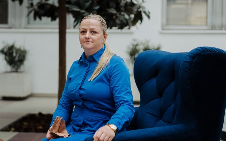 Odmieta pre väčšie dobro akceptovať menšie zlo, naznačuje spoluprácu s políciou