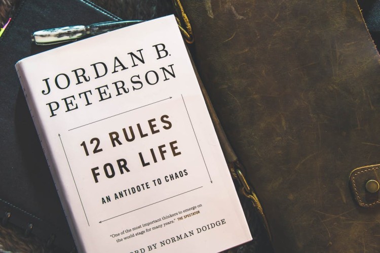 Ako Jordan Peterson môže viesť k Freudovi a Darwinovi, ale nie k Bohu