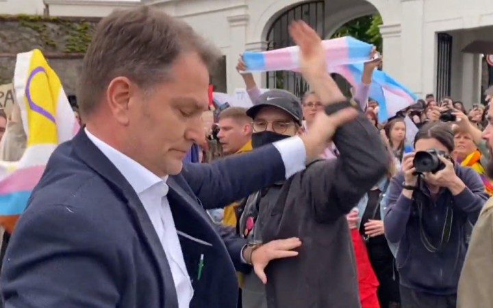 Igor Matovič sa dostal do stretu s trans-aktivistami, situáciu krotila polícia