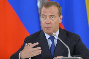 Ruský exprezident Medvedev vyzval na fyzickú likvidáciu Zelenského