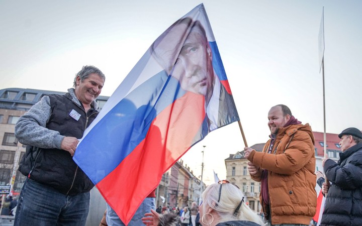 Viac ako polovica Slovákov viní z vojny Západ alebo Ukrajinu