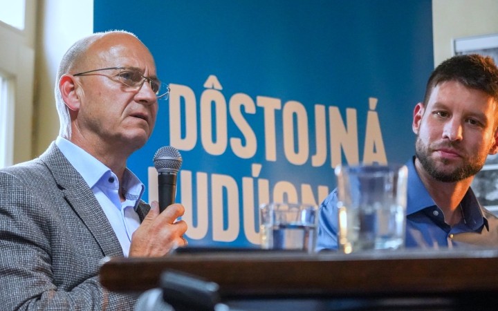 Kým v zahraničí a na sieťach idú zostra, na domácich mítingoch hovoria frázy