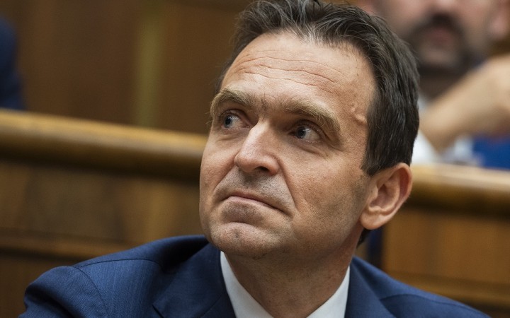 Ódorov kabinet bude vládnuť bez dôvery parlamentu, podporilo ho 34 poslancov