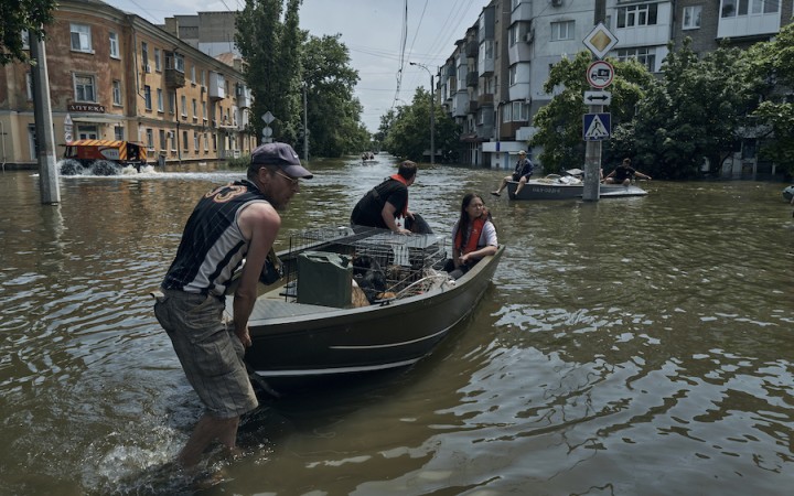 Záplavy si vyžiadali najmenej 28 obetí, hrozí cholera