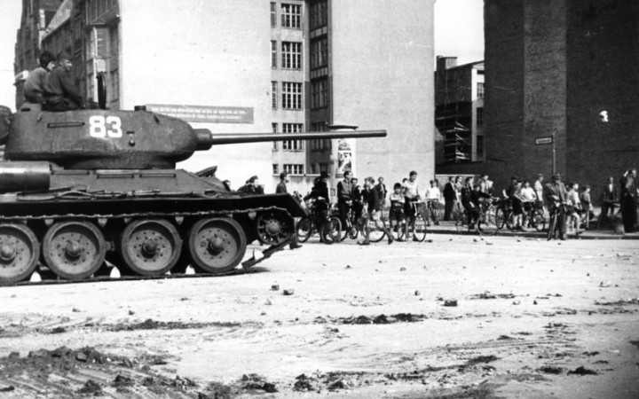 Pred 70 rokmi zvalcovali prodemokratické hnutie v NDR sovietske tanky