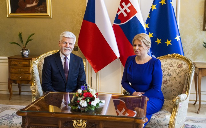 Pavel vyjadril Čaputovej uznanie, Kiska cíti smútok a Smer ju kritizuje