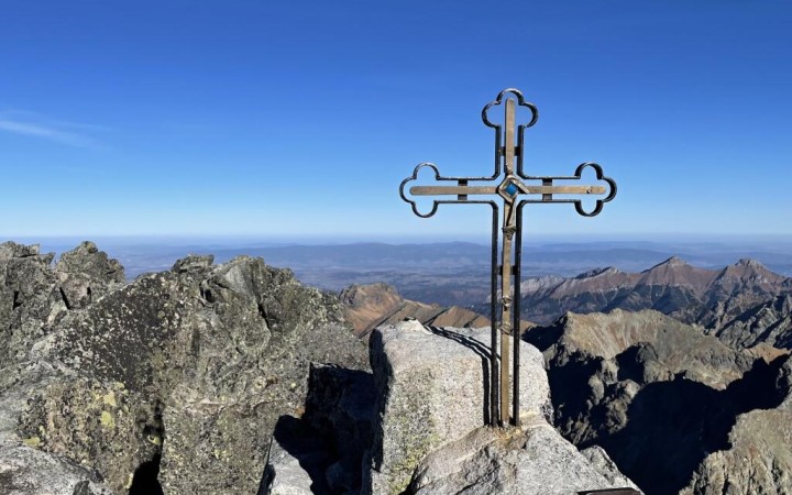 Na horách v Taliansku už nové kríže nepribudnú, alpinisti chcú hory pre všetkých