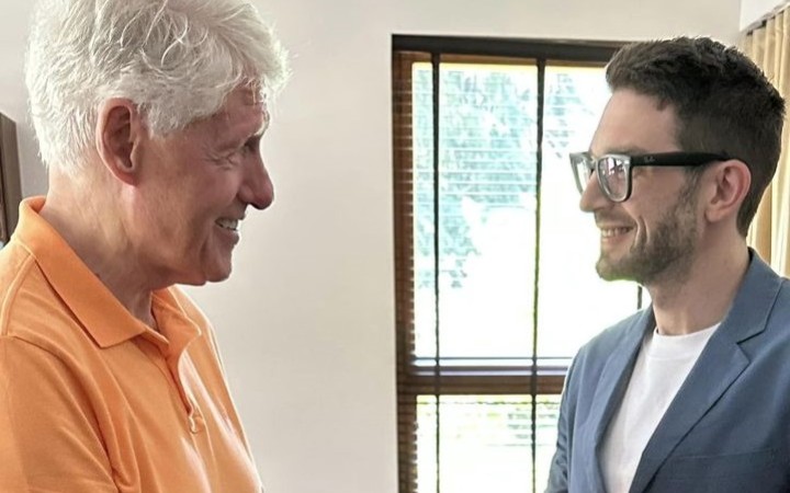 Sorosov syn a americký exprezident Clinton hovorili s pápežom Františkom o mieri