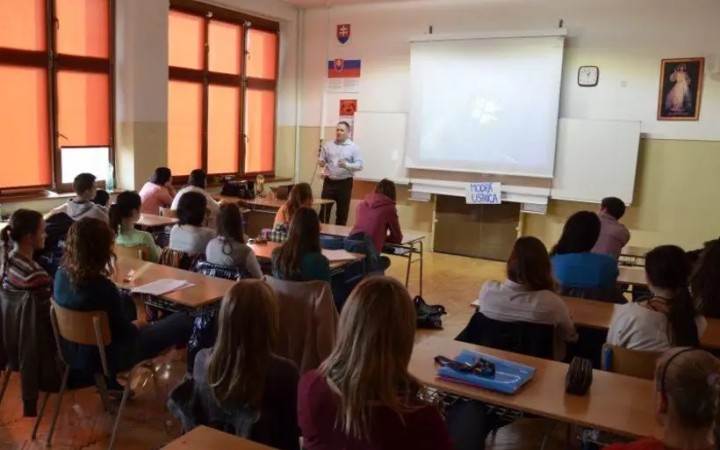 Odmieta cirkev sexuálnu výchovu?
