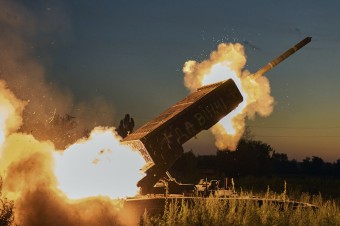 Ruské sily pri Bachmute sú oslabené, pozície však stále držia, hovoria Briti