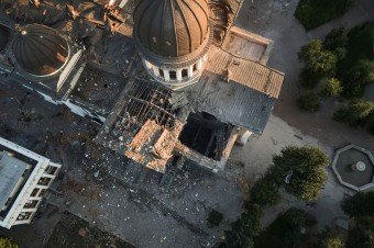 Veriaci sa pred troskami zišli na nedeľnú liturgiu (foto + video)