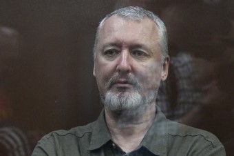 Ruský vojnový bloger Girkin je v moskovskej väznici, v cele má chladničku aj TV