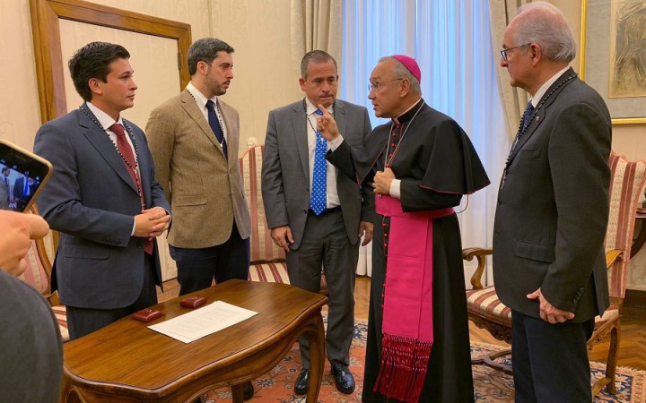 Delegácia lídra venezuelskej opozície Juana Guaidóa navštívila Vatikán
