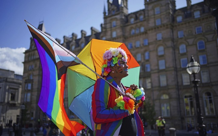 Ani vojna za práva LGBTI sa neskončila, hlásali Ukrajinci v uliciach Liverpoolu