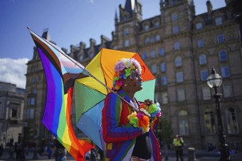 Ani vojna za práva LGBTI sa neskončila, hlásali Ukrajinci v uliciach Liverpoolu