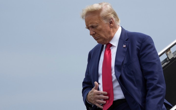 Trump na súde odmietol vinu vo všetkých štyroch bodoch obžaloby