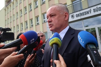 Pokračuje pojednávanie s bývalým prezidentom Kiskom, majú vypočuť znalca