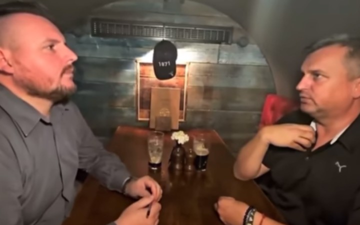 Andrej Danko neľutuje pivo s extrémistom Bombicom. Je to týpek, tvrdí šéf SNS