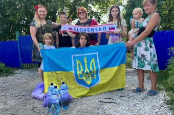 Pri fronte kvitnú slnečnice