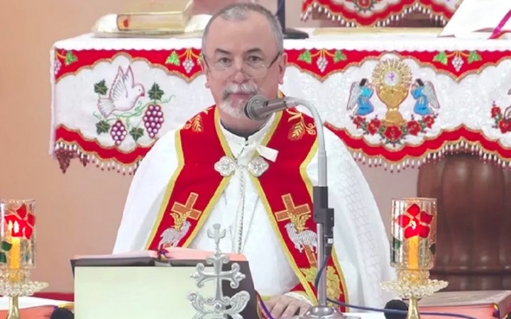Rebelujúcim kňazom pohrozil cirkevným trestom. Ste s pápežom alebo proti nemu?