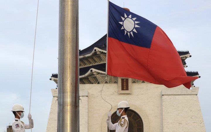 Peking tvrdí, že ide o vojenské cvičenie, Tchaj-pej to označil za provokáciu
