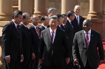 Na samite BRICS sa bude diskutovať aj o ukončení obchodovania v dolároch